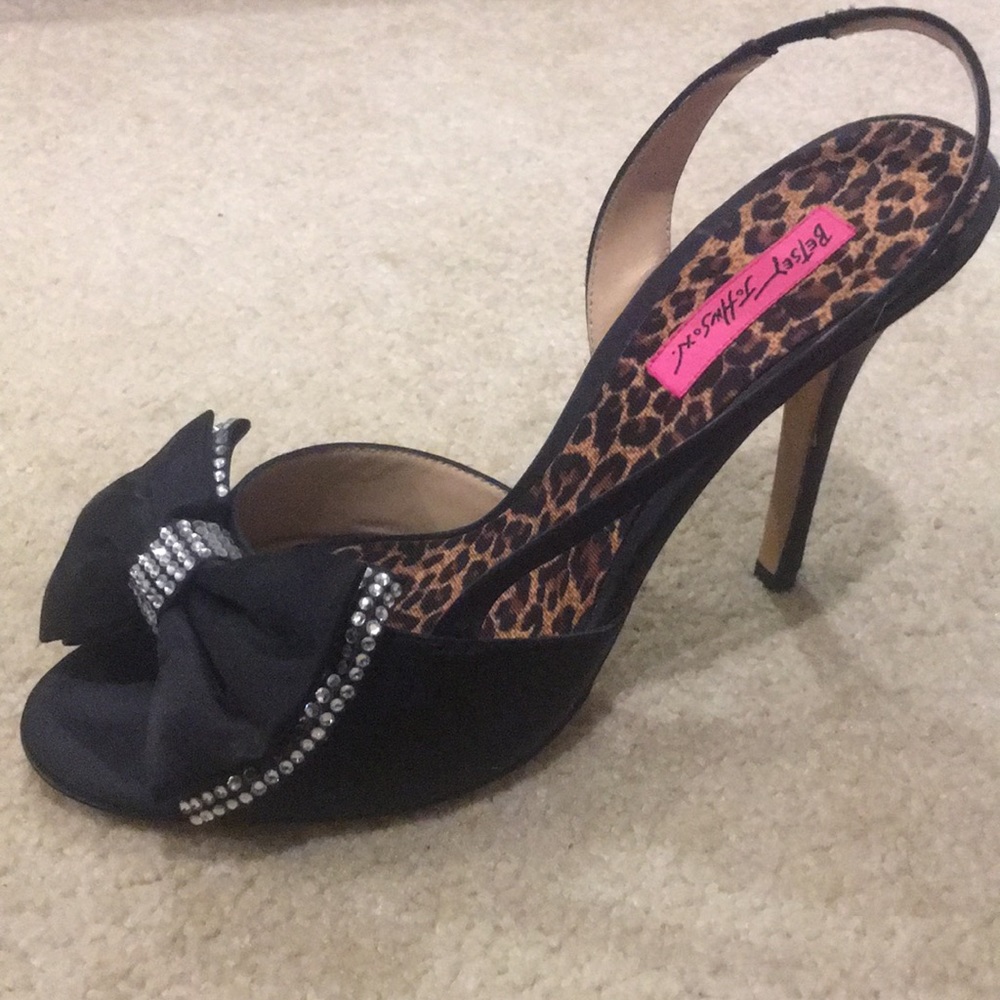 Betsey Johnson Heels w/ Rhinestone Bow EUC